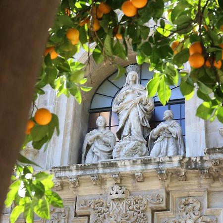 Hostal Paco'S Севилья Экстерьер фото The Orange Trees of Sorrento