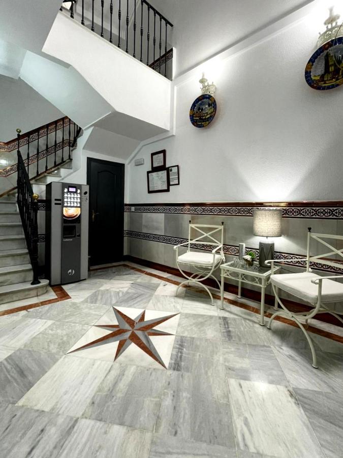 Hostal Paco'S Севилья Экстерьер фото Interior of the hotel