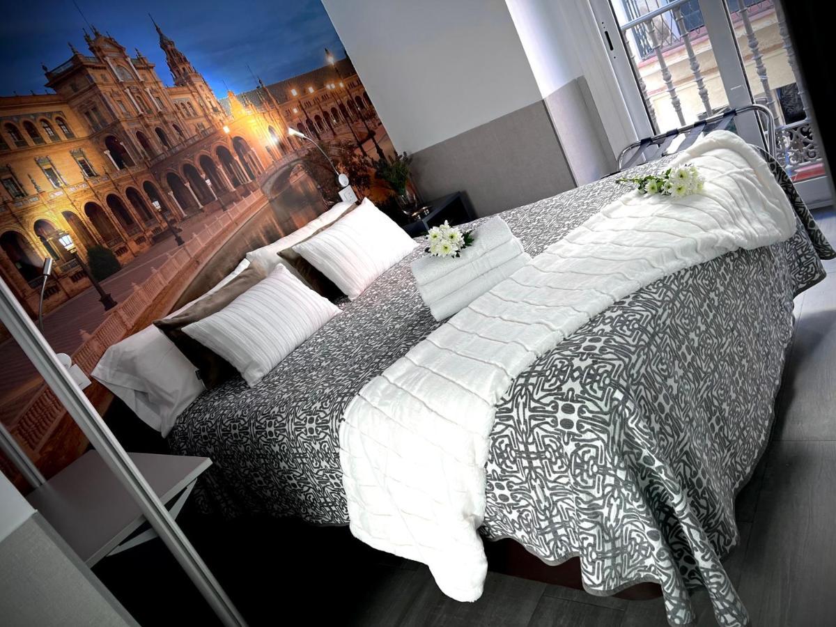 Hostal Paco'S Севилья Экстерьер фото A bed with a mattress