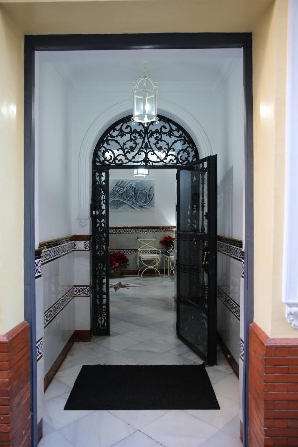 Hostal Paco'S Севилья Экстерьер фото Entrance to the patio