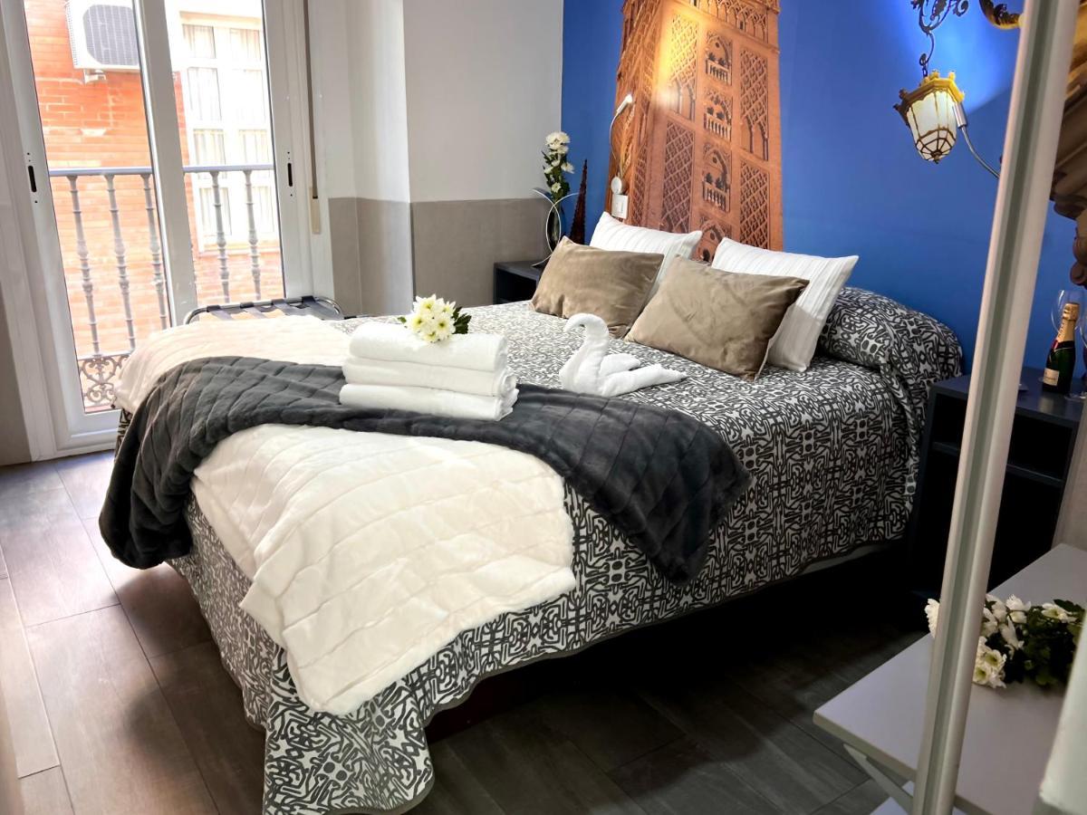Hostal Paco'S Севилья Экстерьер фото A bedroom