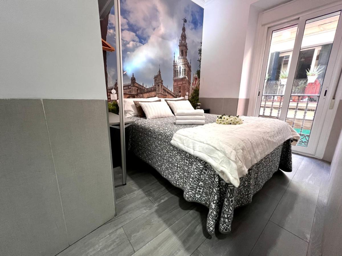 Hostal Paco'S Севилья Экстерьер фото A bedroom