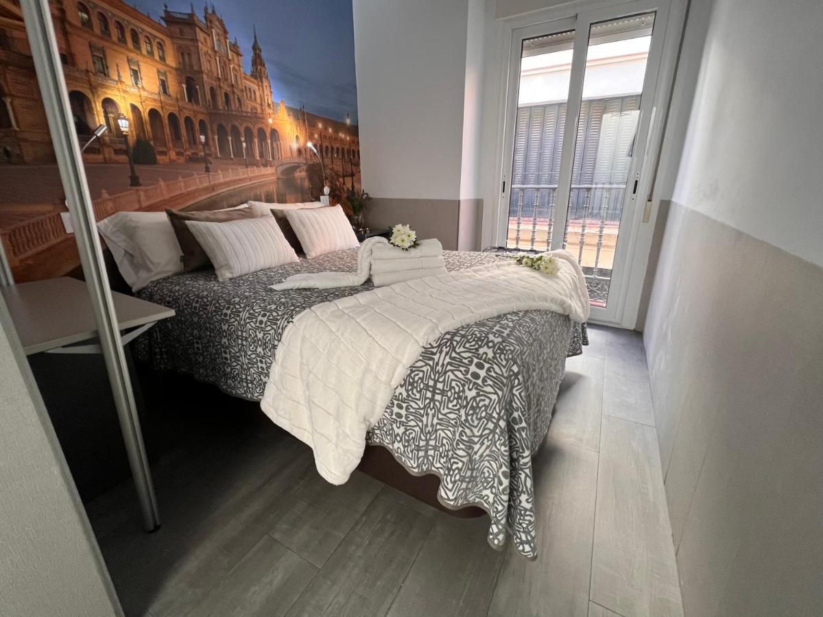 Hostal Paco'S Севилья Экстерьер фото A bedroom