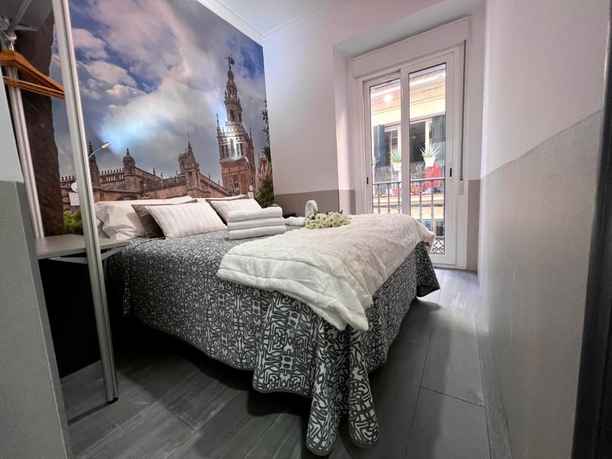 Hostal Paco'S Севилья Экстерьер фото A bedroom