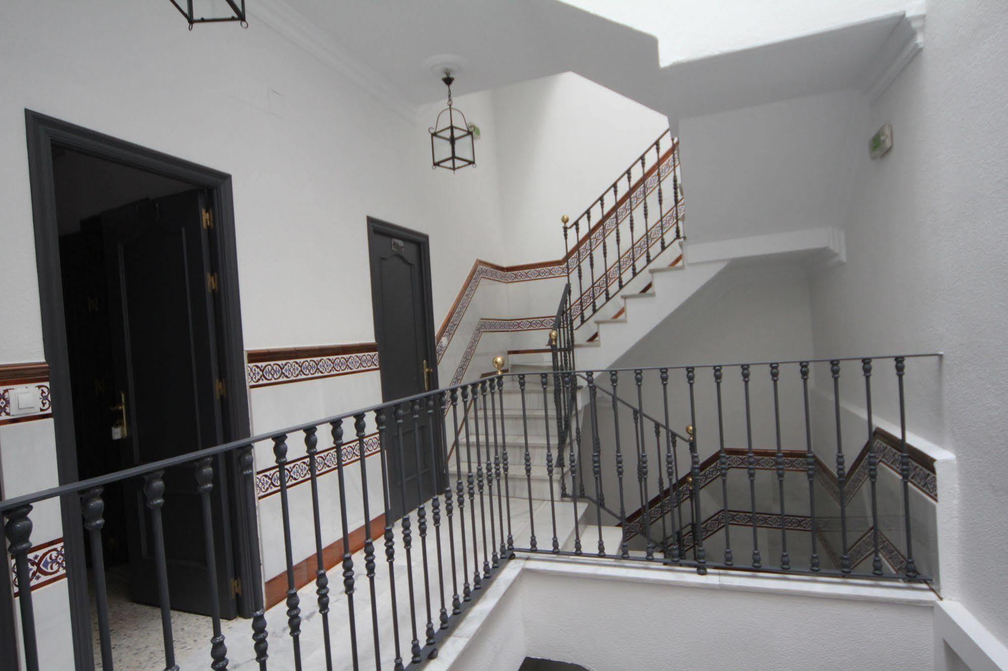 Hostal Paco'S Севилья Экстерьер фото Staircase